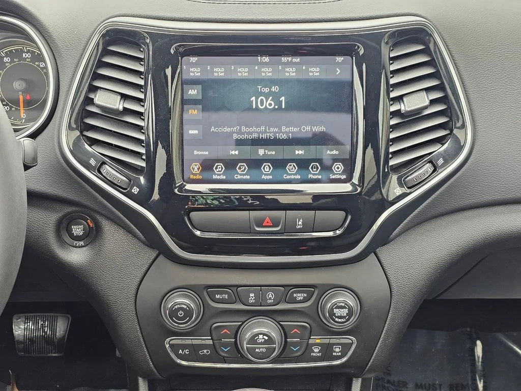 Used 2022  Jeep Limited image 29