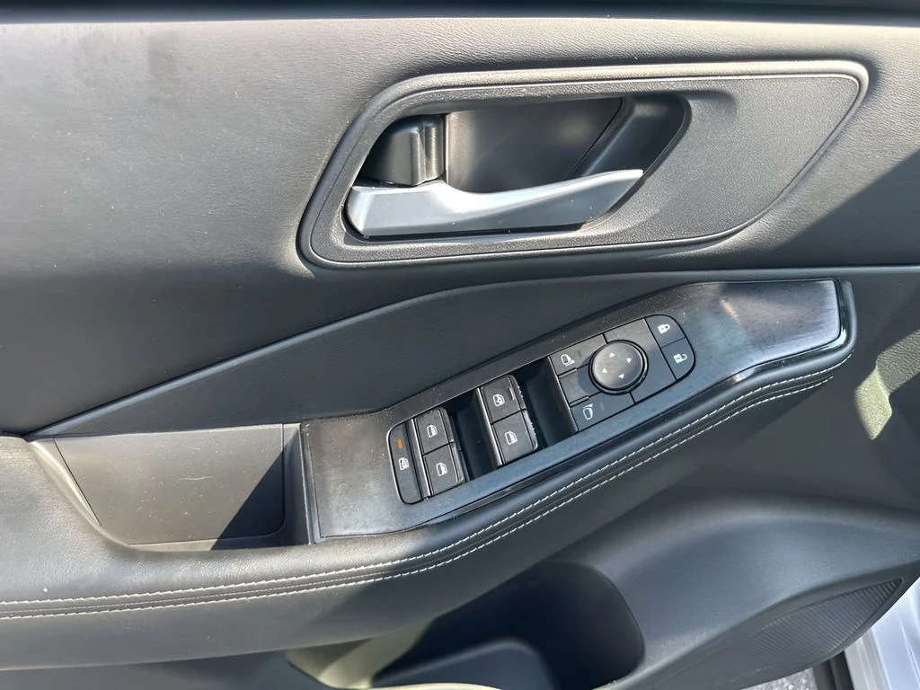 Used 2025 Silver Nissan SV image 24