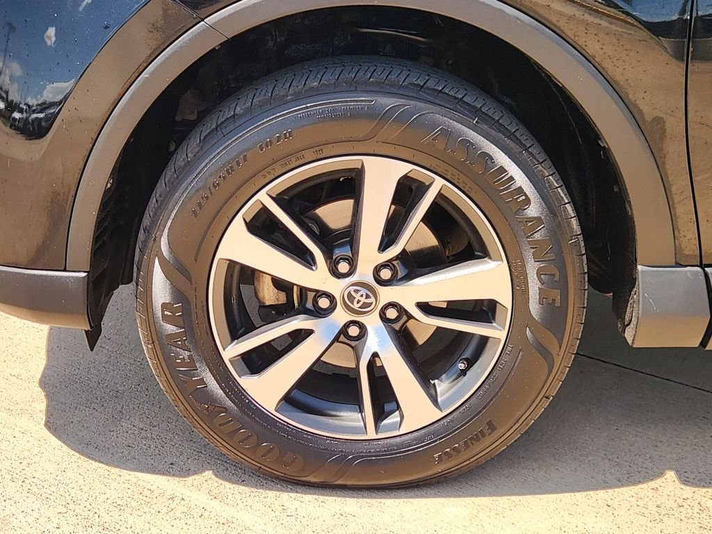 Used 2016 Black Toyota XLE image 7