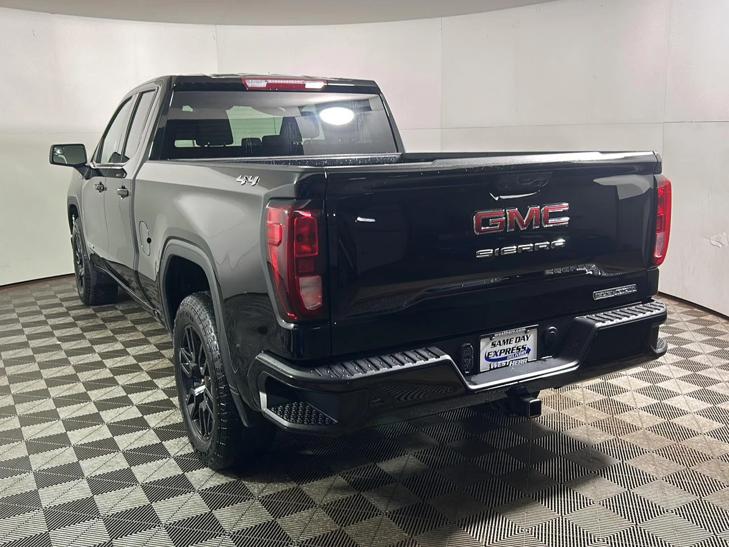 Used 2024 Onyx Black GMC Elevation image 9