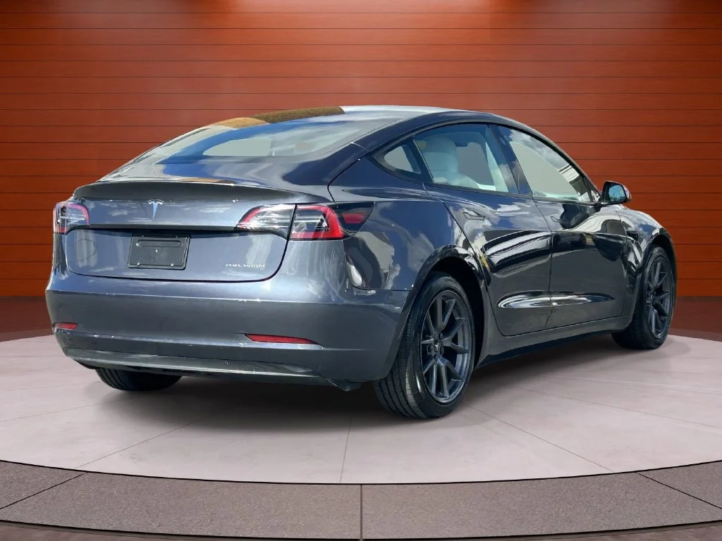 Used 2023  Tesla Base image 4