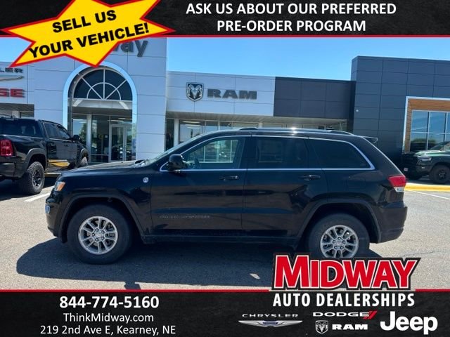 Used 2018 Black Jeep Laredo E image 2
