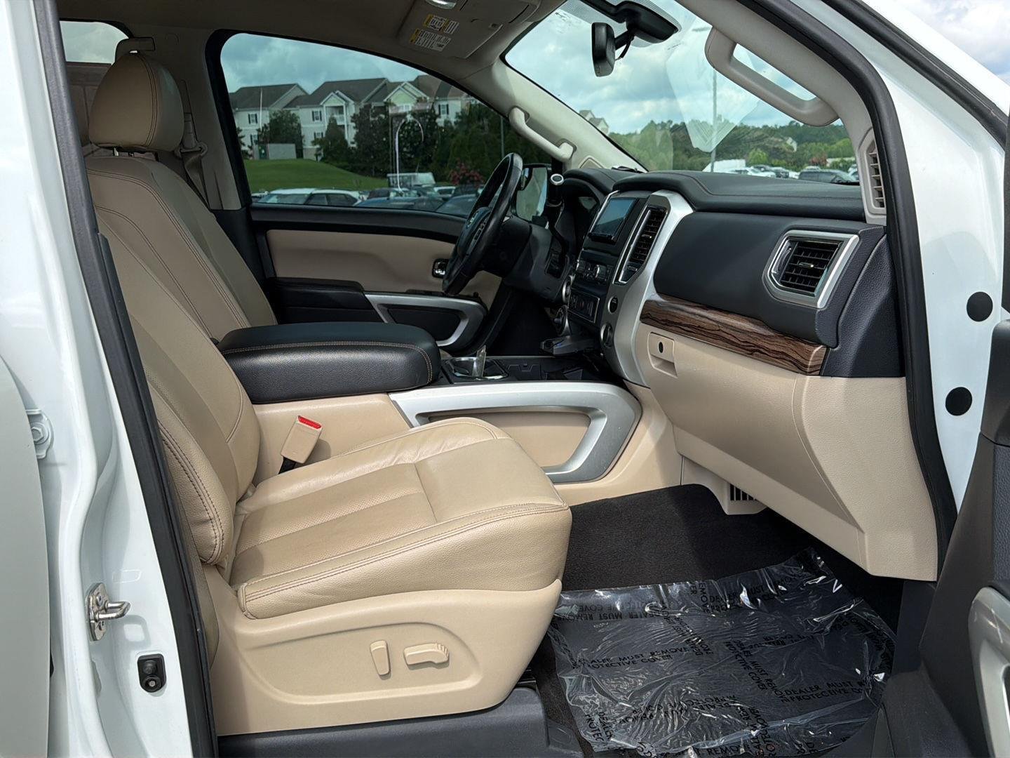 Used 2018 Pearl White Nissan SL image 13