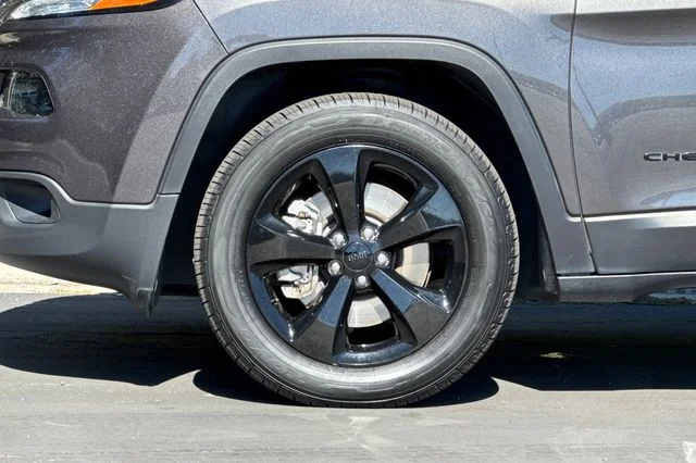 Used 2016 Gray Jeep High Altitude image 33