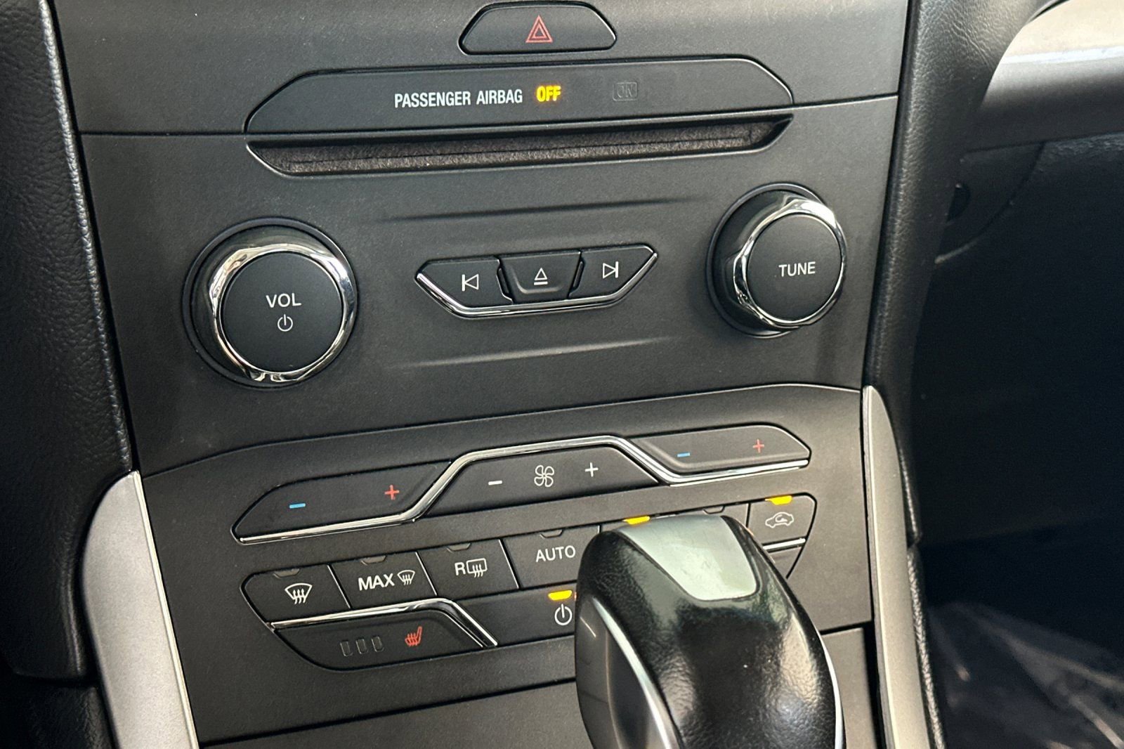 Used 2018 Black Ford SEL image 26