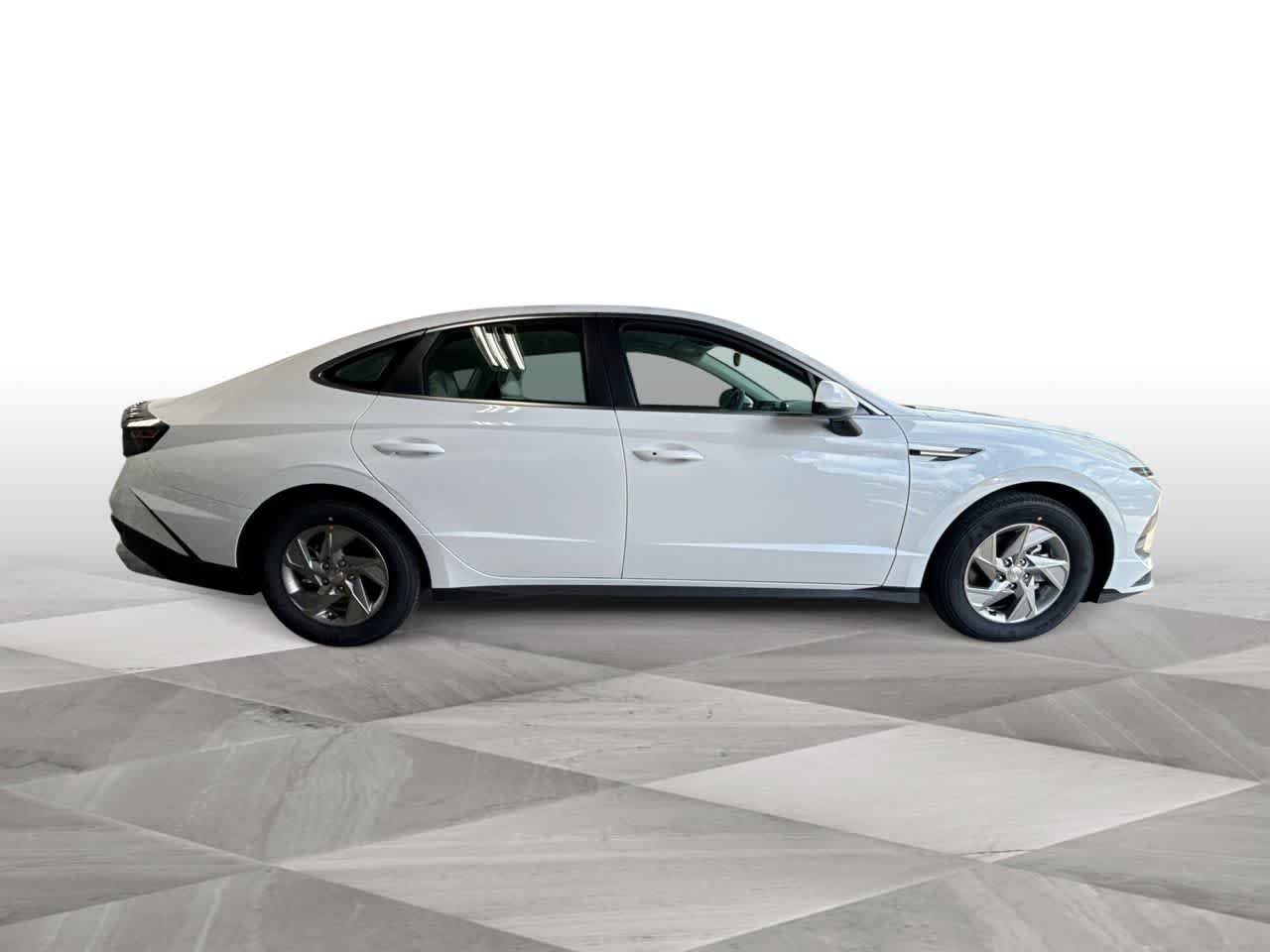 New 2026 Serenity White Hyundai SE image 9