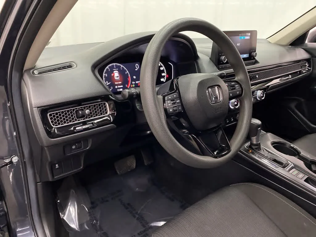 Used 2025  Honda LX image 2