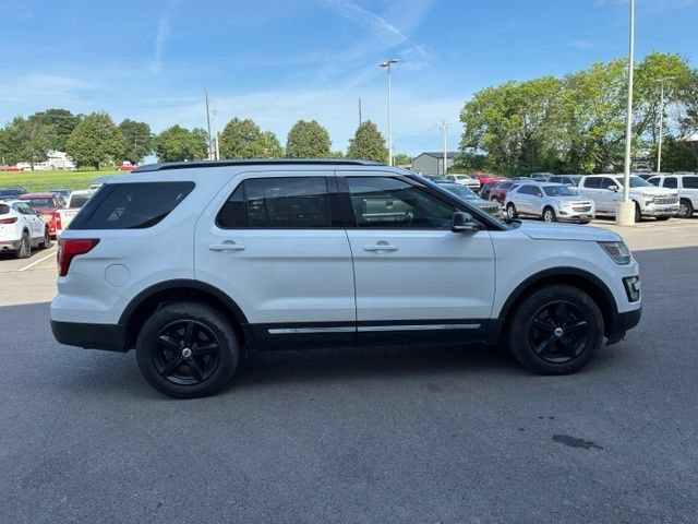 Used 2016 White Ford XLT image 9