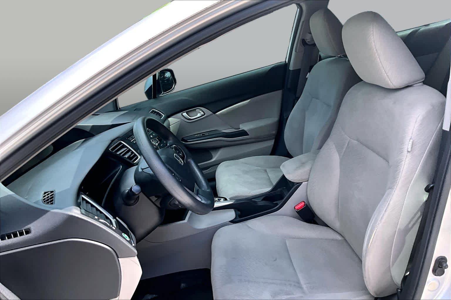 Used 2013 Alabaster Silver Metallic Honda LX image 8