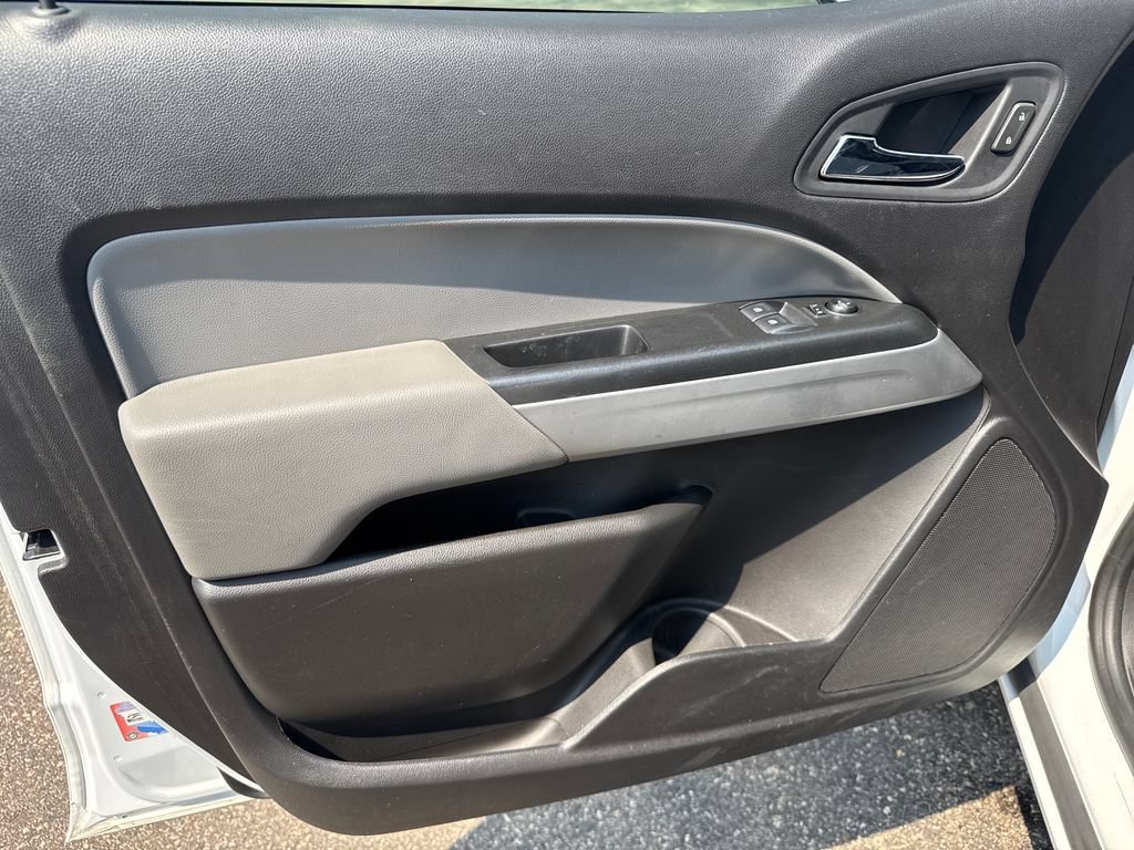 Used 2018 SUMMIT WHITE Chevrolet 4WD LT image 10