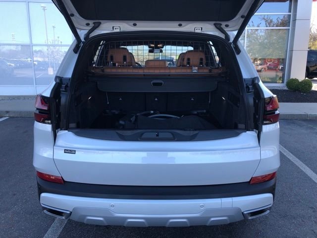 Used 2025 White BMW xDrive50e image 10