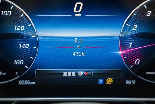 Used 2024 Polar White Mercedes-Benz GLC 300 image 43