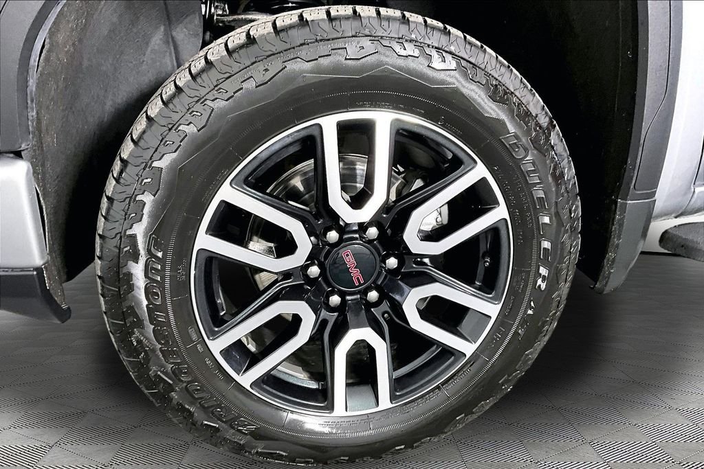 Used 2025 Silver GMC AT4 image 34