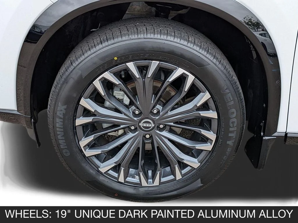 Used 2024 White Nissan Platinum image 11