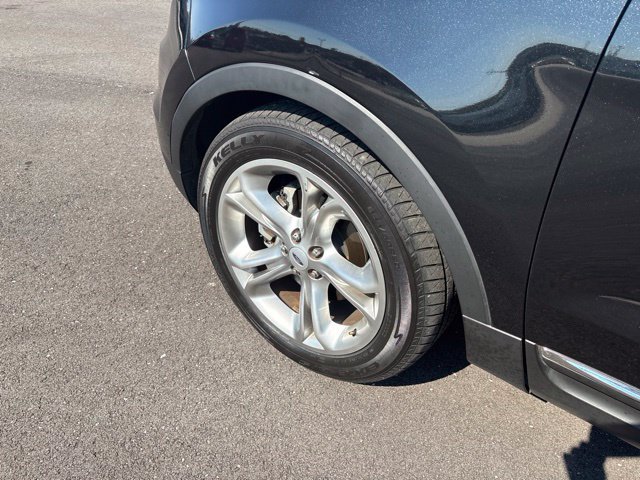 Used 2013 Black Ford Limited image 4