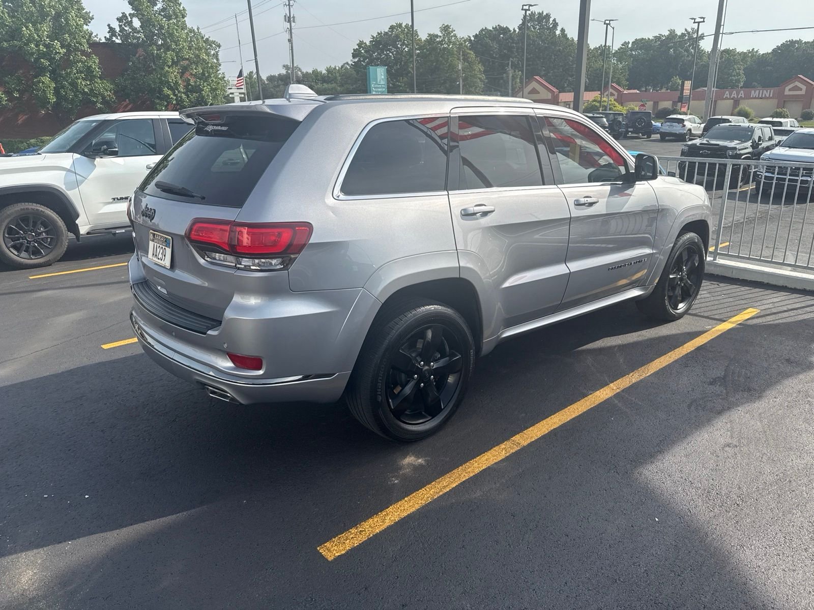Used 2015 Silver Jeep Overland image 7