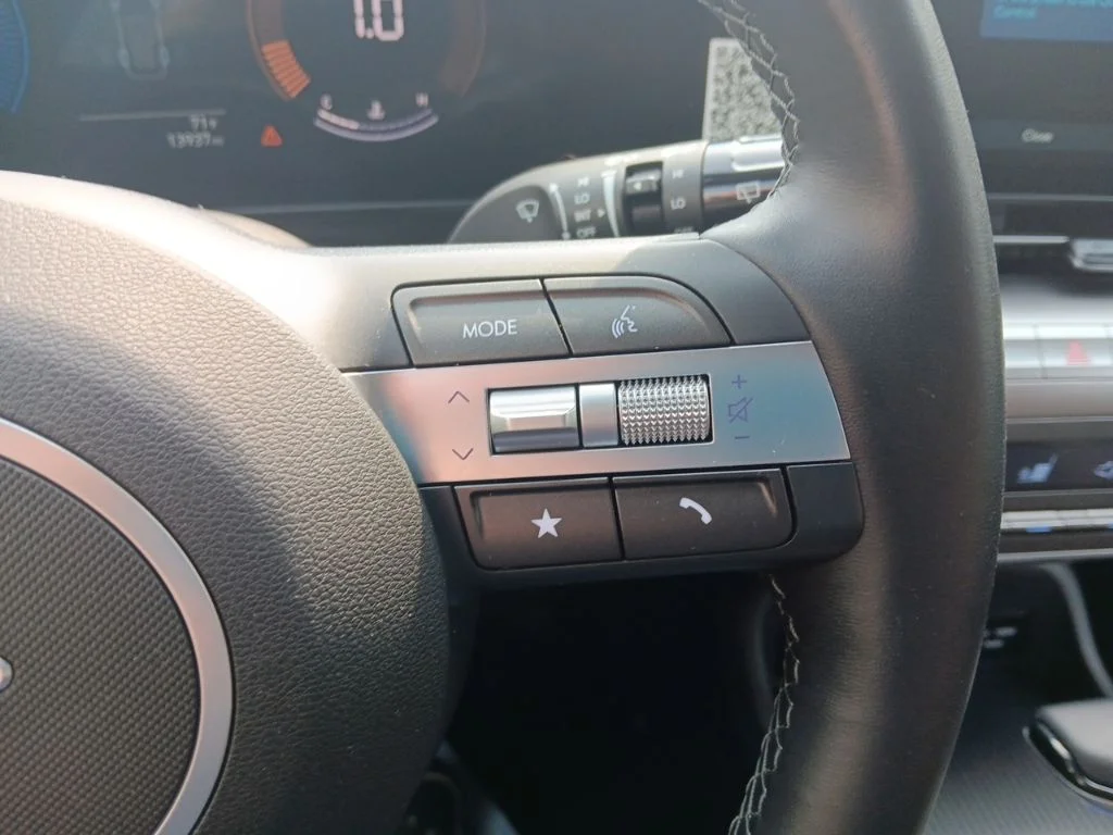Used 2025 Abyss Black Pearl Hyundai SEL image 21