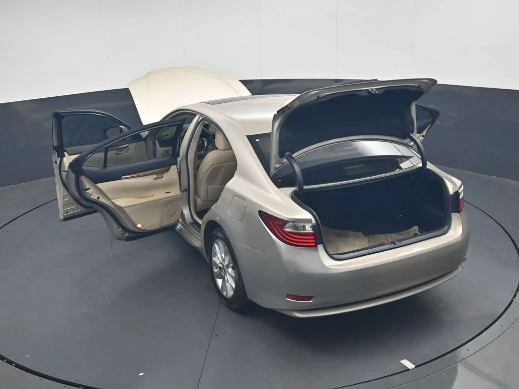Used 2013 Beige Lexus 300h image 39