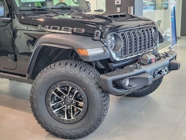 New 2026 Black Clear-Coat Exterior Paint Jeep Moab 392 image 2