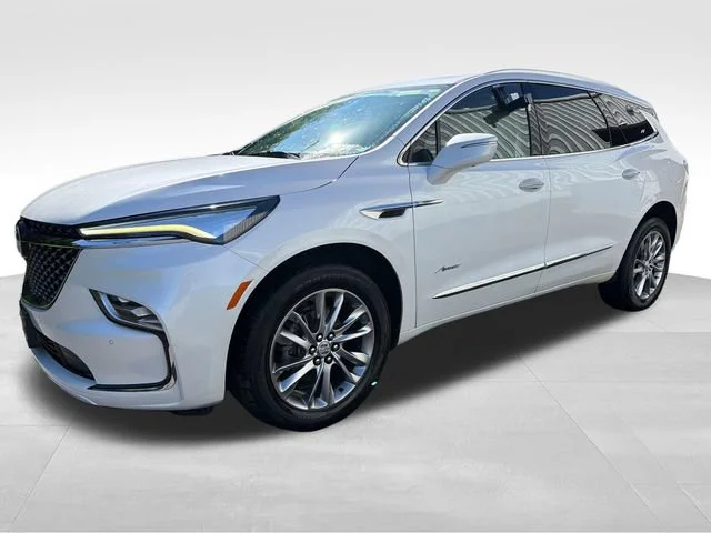 Used 2023 WHITE FROST TRICOAT Buick Avenir image 1