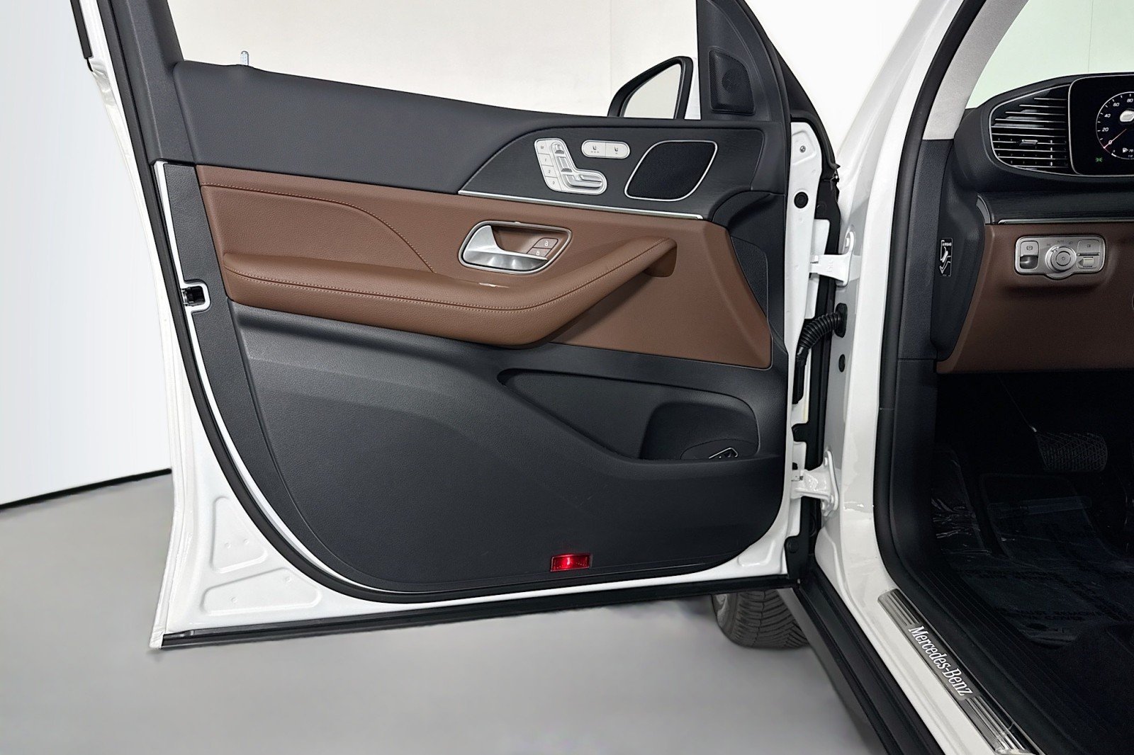 New 2026 Polar White Mercedes-Benz GLE 350 4MATIC® SUV image 20