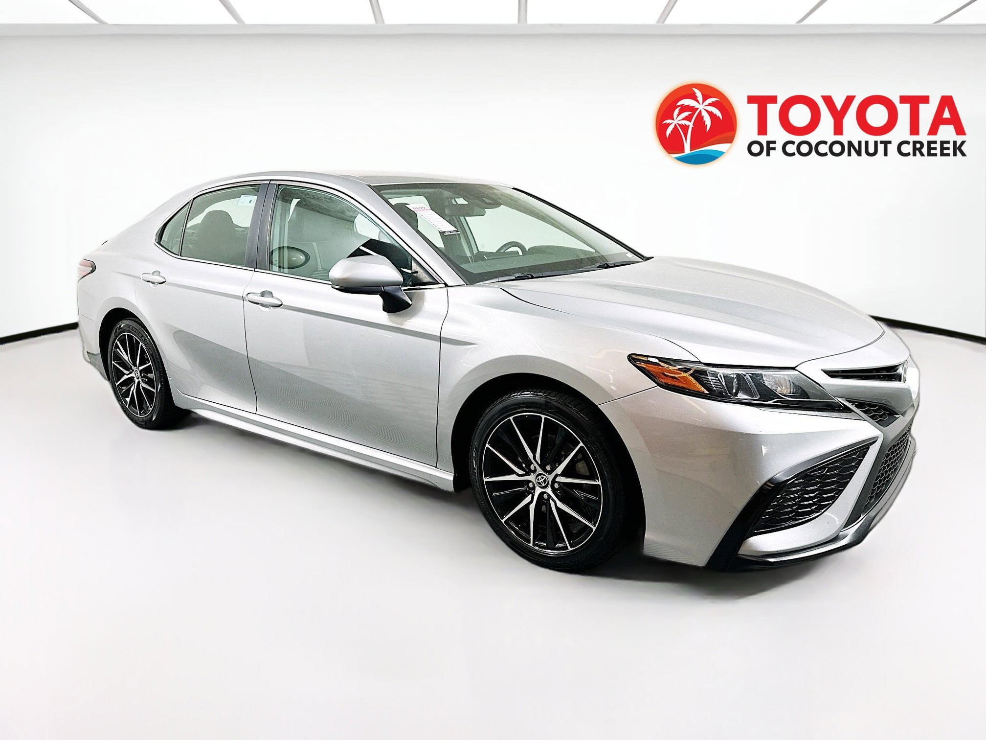 2021 Toyota Camry thumbnail 3