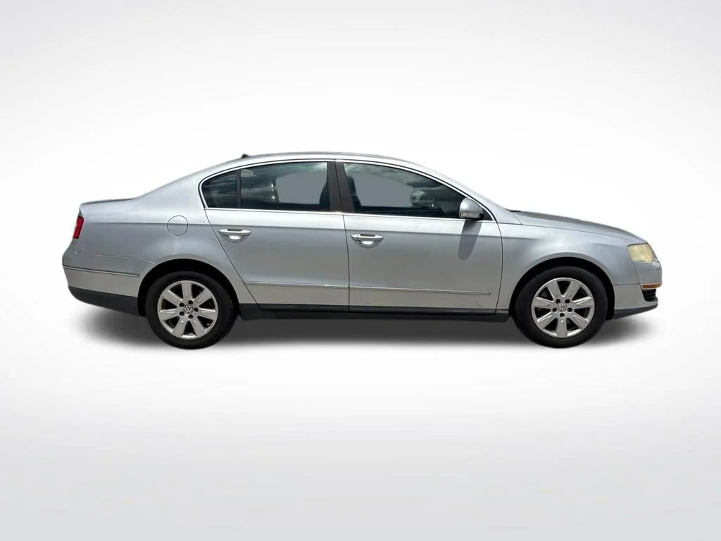 Used 2007 Black Volkswagen 2.0T image 4
