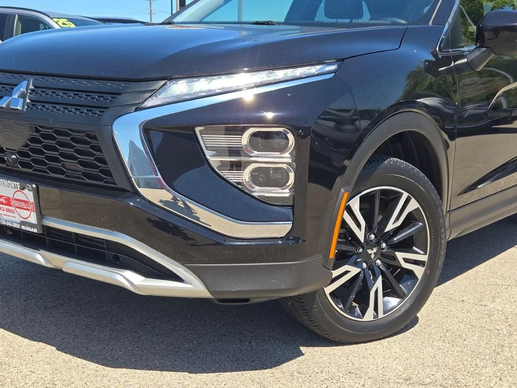 Used 2025 Black Mitsubishi SE image 3