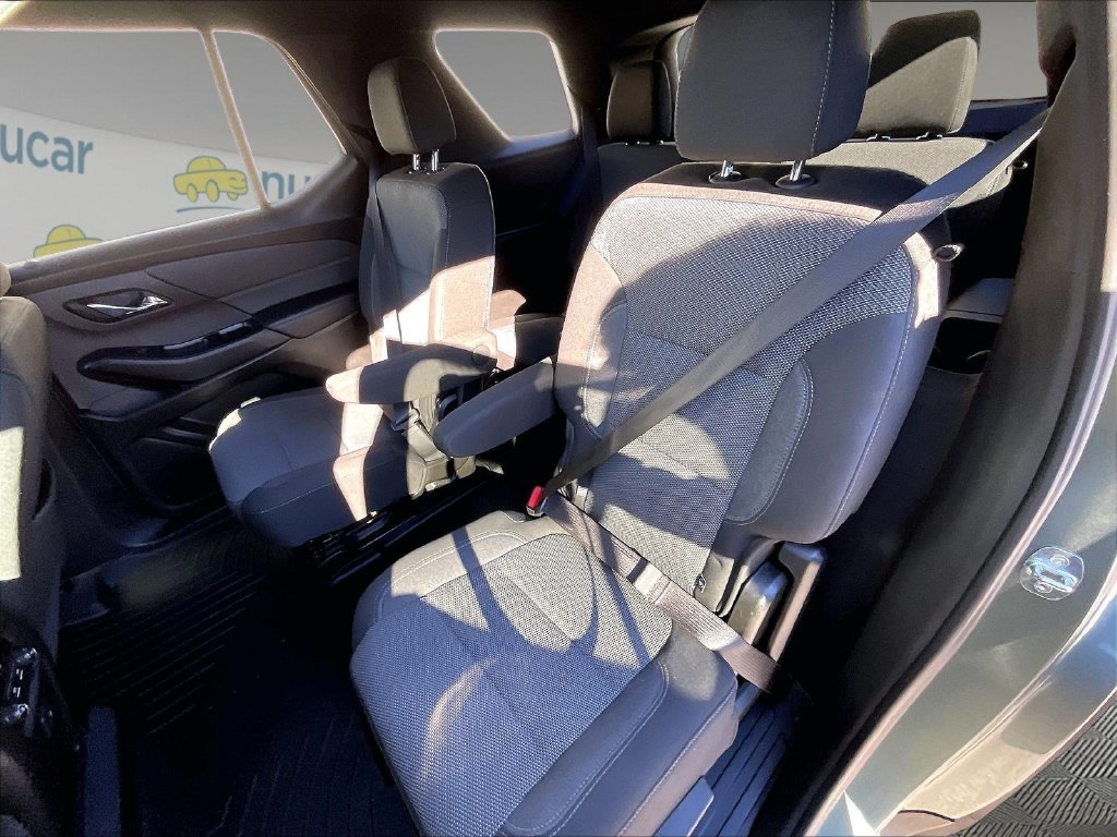 Used 2023 Silver Sage Metallic Chevrolet AWD image 15