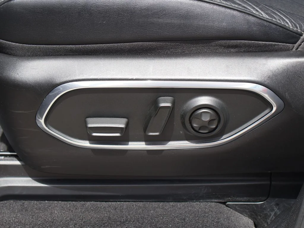 Used 2024 White Jeep Series II image 25