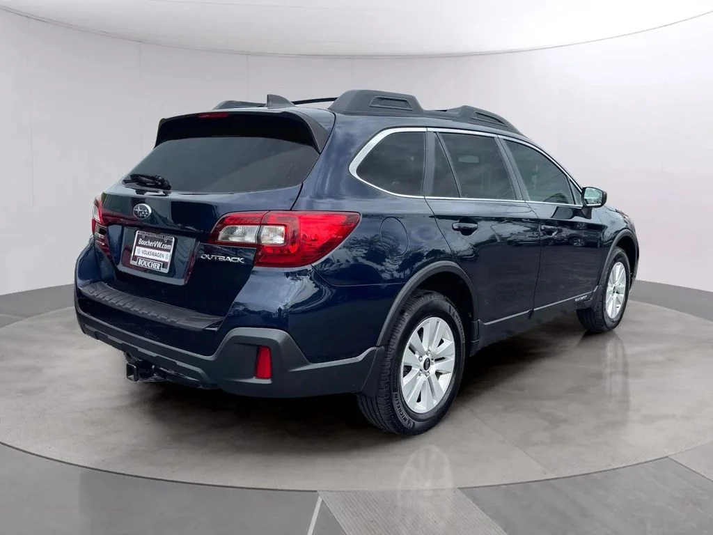 Used 2018 Dark Blue Pearl Subaru 2.5i Premium image 5