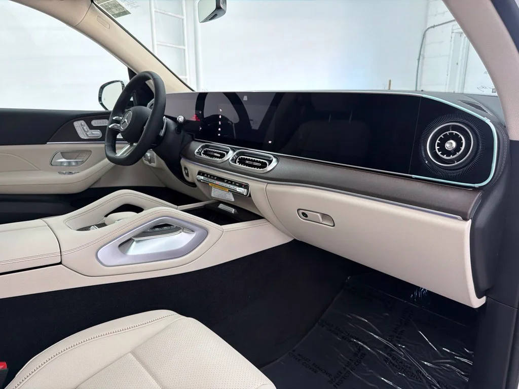 New 2027 White Mercedes-Benz GLS 450 image 31