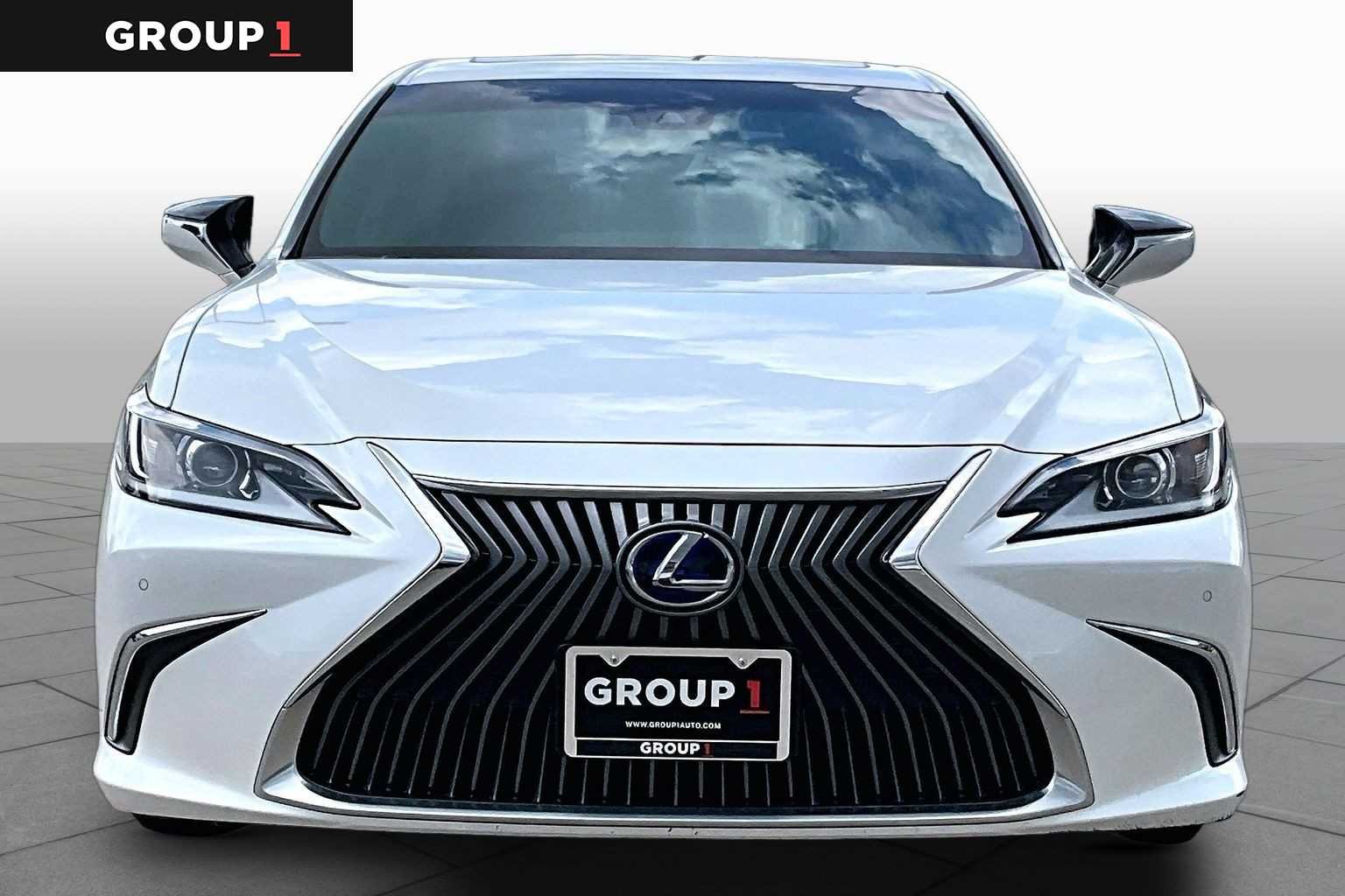 Certified Used 2021 EMINENT WHITE PEARL Lexus  image 4