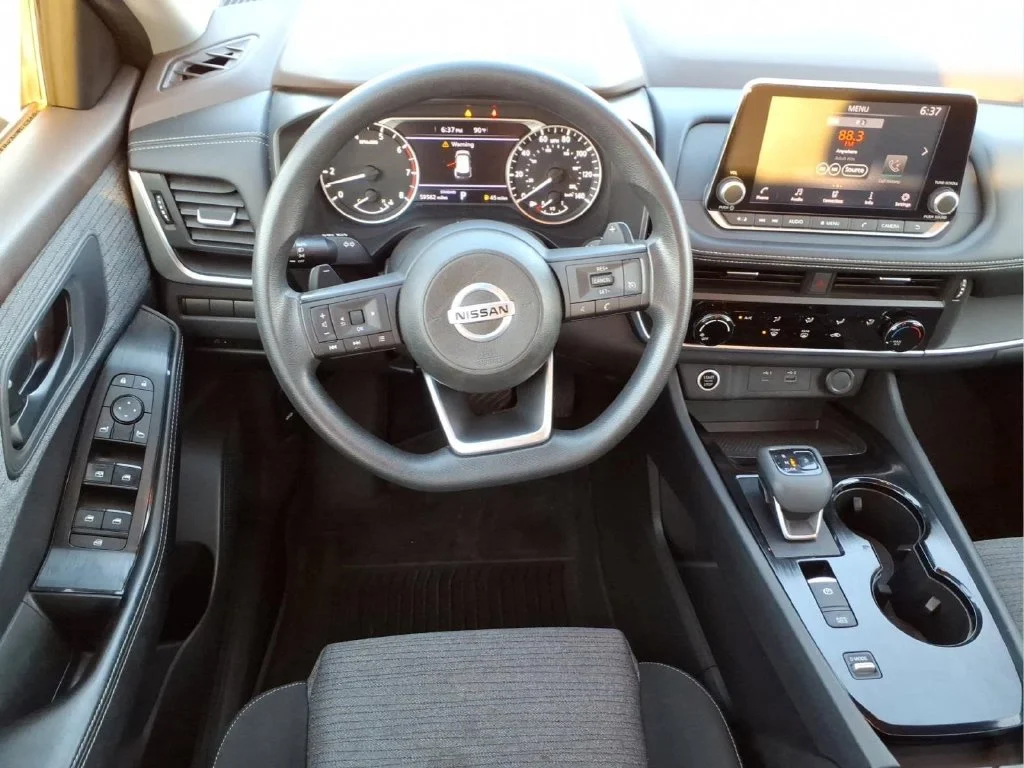 Used 2021 Blue Nissan S image 17