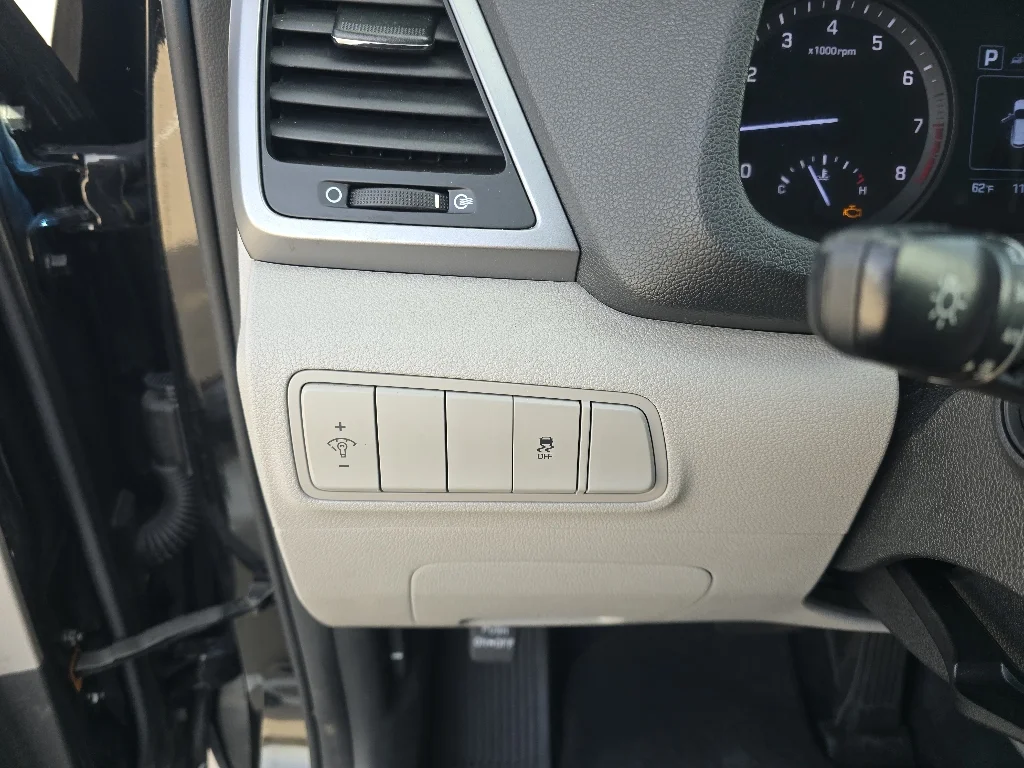 Used 2018 Black Noir Pearl Hyundai SEL image 20