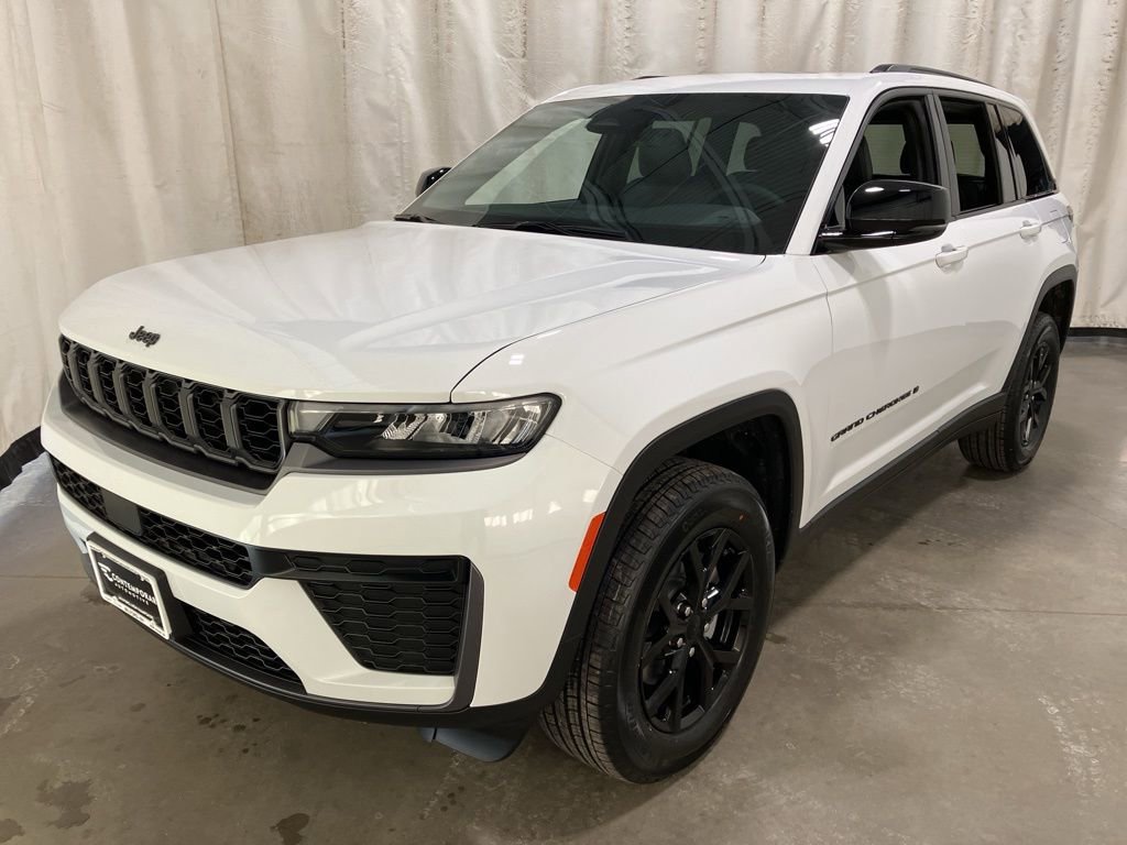 New 2026 Bright White Clear-Coat Exterior Paint Jeep Laredo Altitude image 18