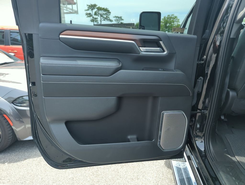Used 2025 Black GMC Denali image 27