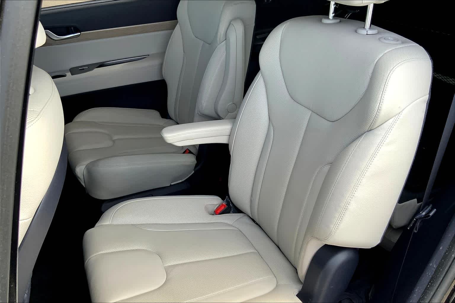 Used 2022 Abyss Black Pearl Hyundai SEL image 21