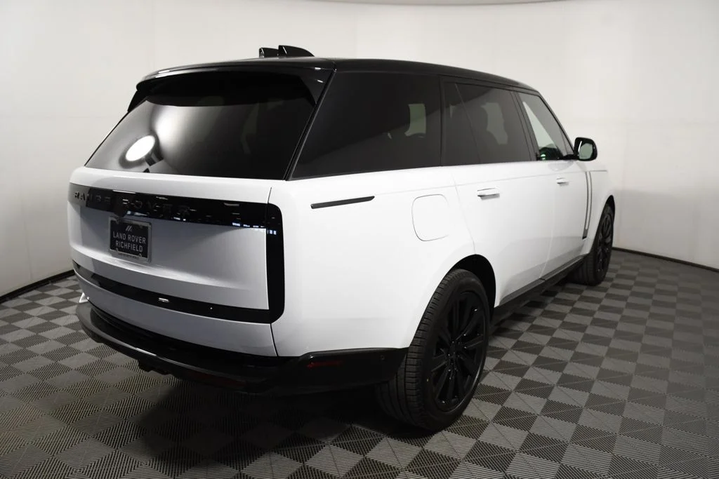 New 2026 Fuji White Land Rover SE image 6