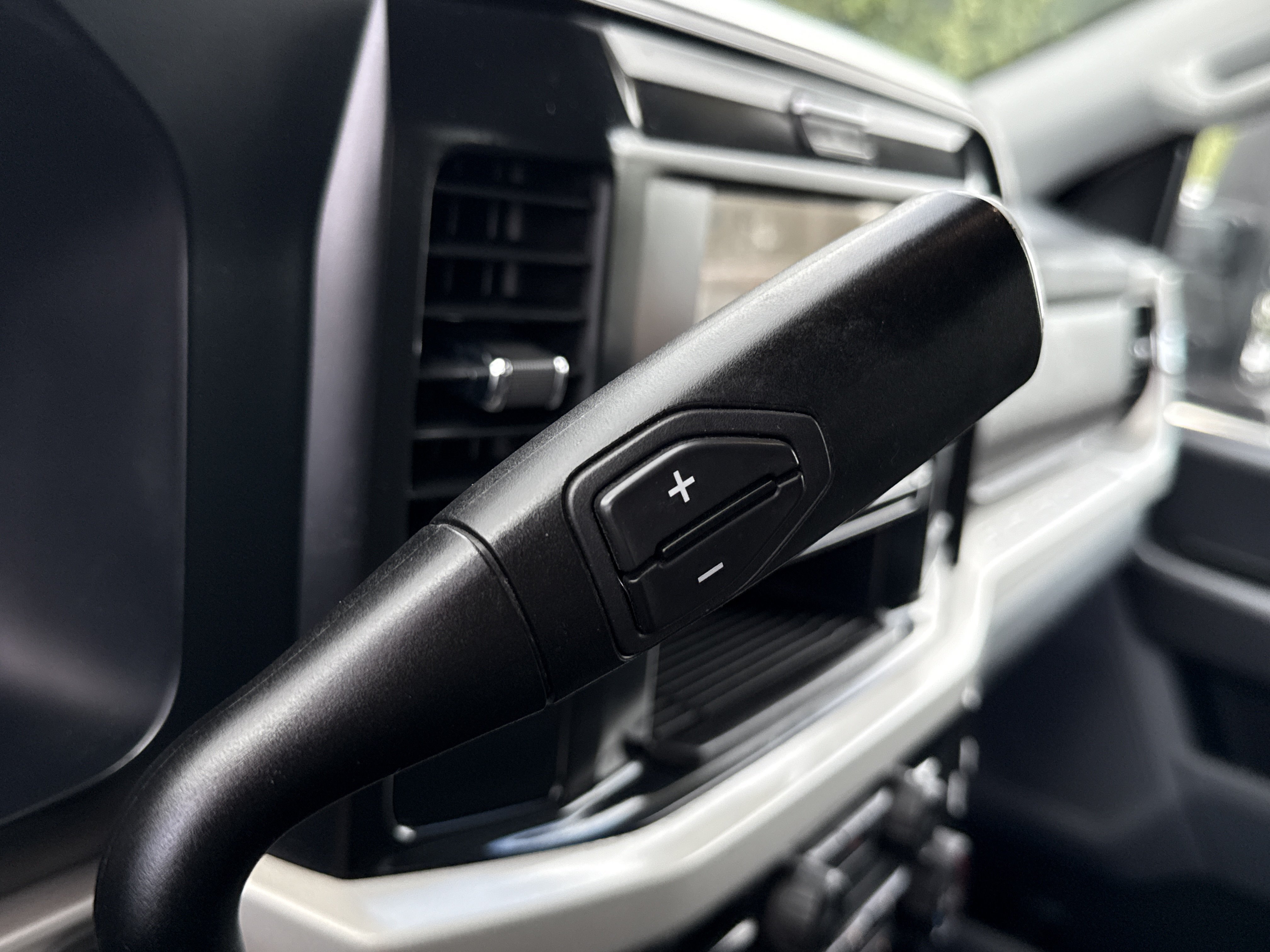 Used 2025 Oxford White Ford XLT image 38