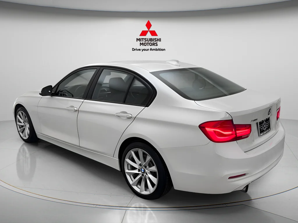 Used 2018 White Metallic BMW 320i xDrive image 6
