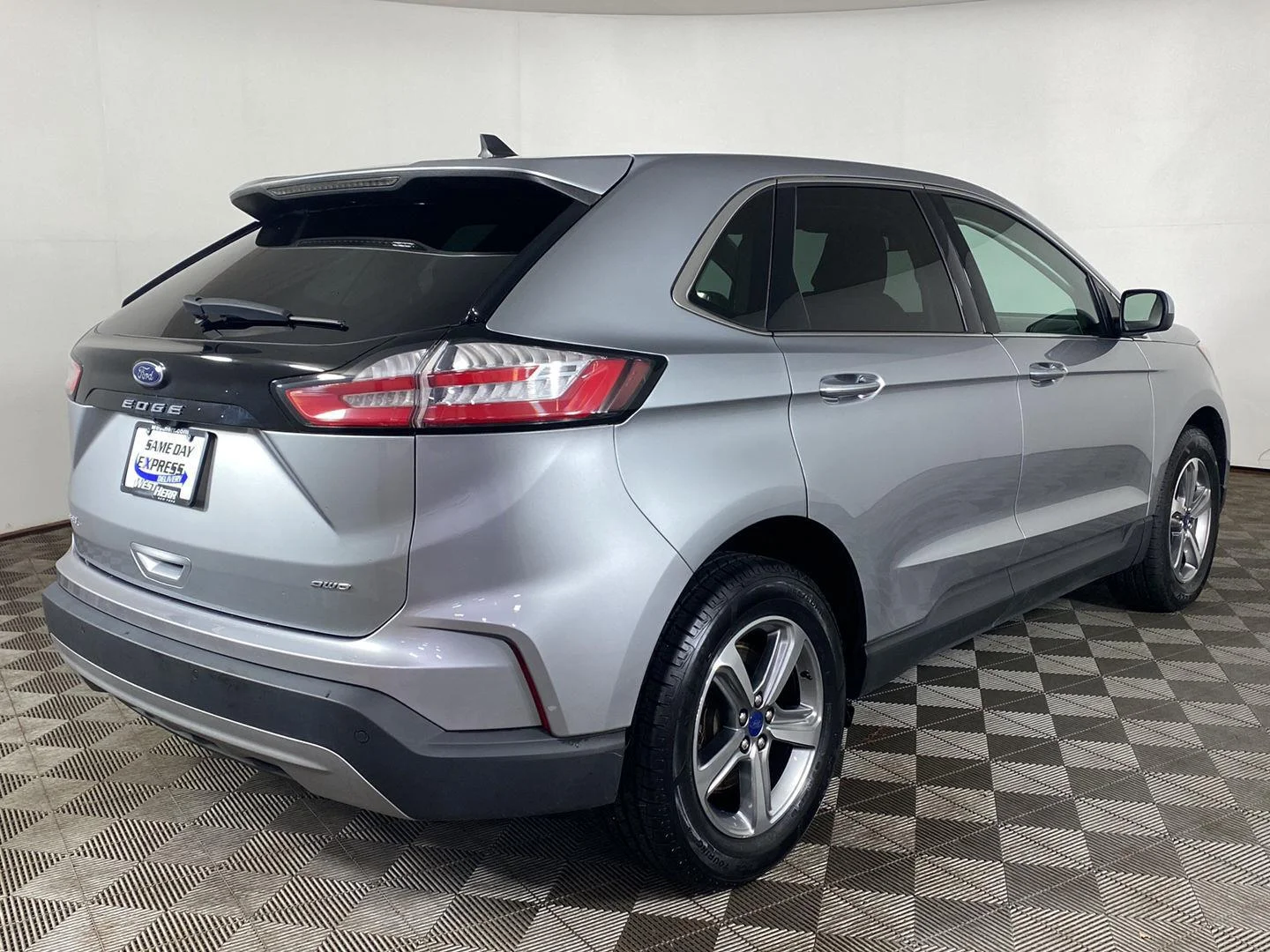 Used 2022 Iconic Silver Ford SEL image 22
