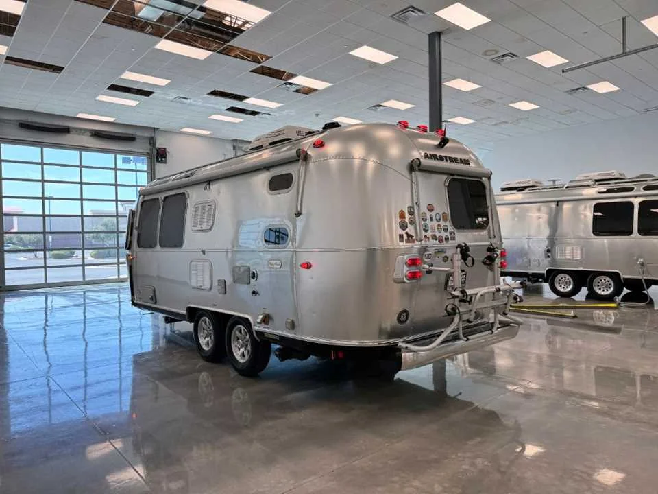 Used 2021 SILVER AIRSTREAM  image 3