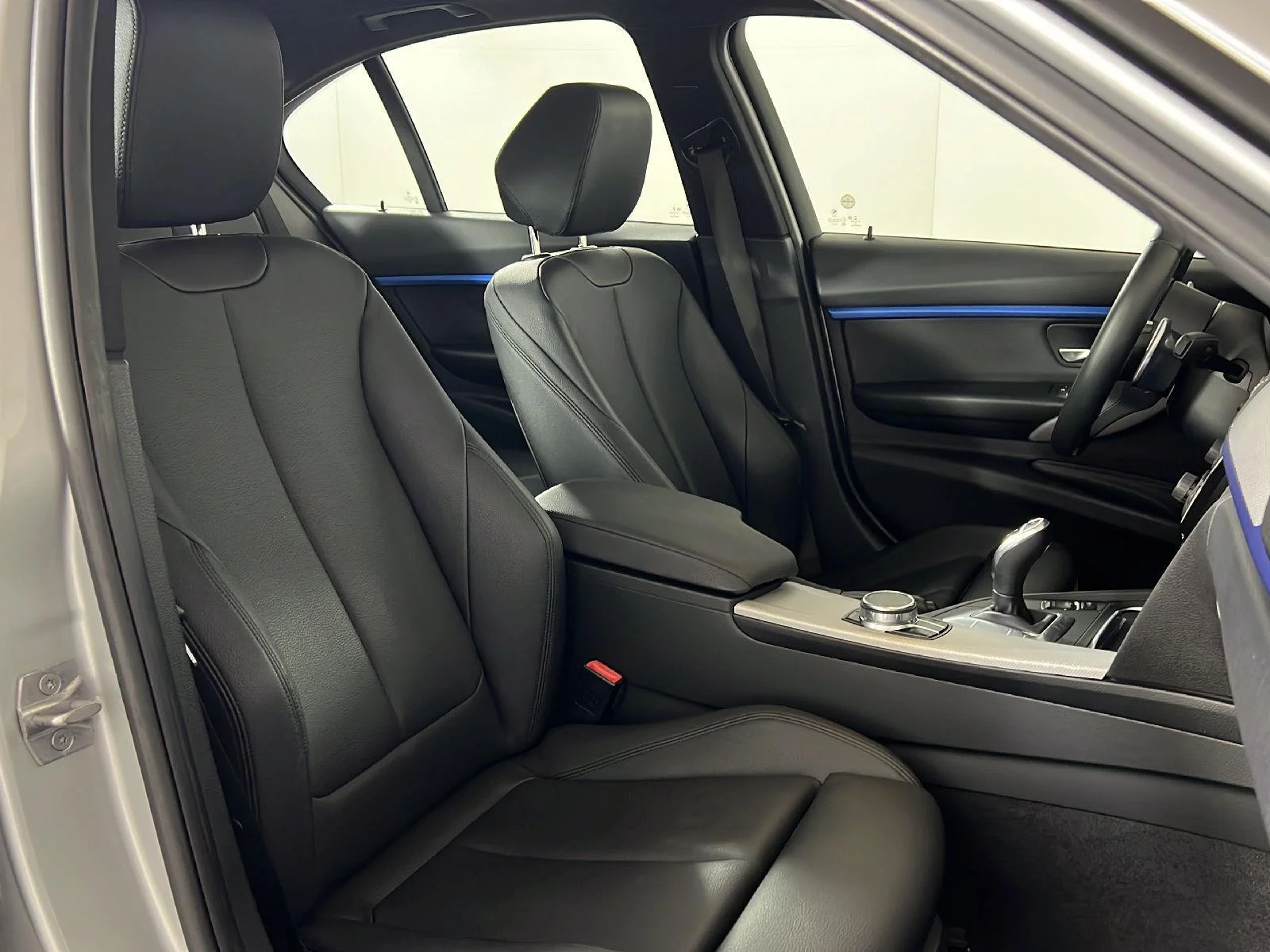 Used 2017  BMW 330i xDrive image 24