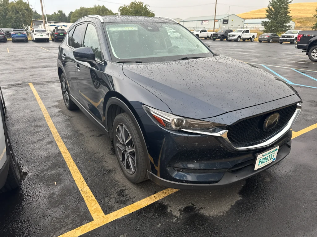 Used 2018 Deep Crystal Blue Mica Mazda Grand Touring image 3