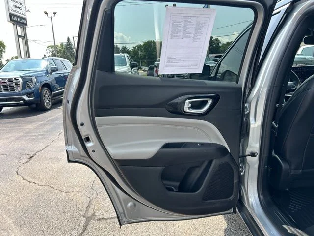 Used 2025 Silver Jeep Limited image 19