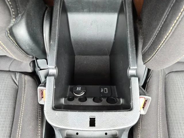 Used 2017 Silver Jeep Latitude image 34