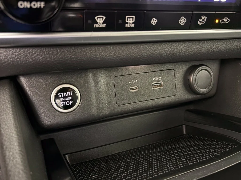 Used 2022 Gray Nissan SV image 27