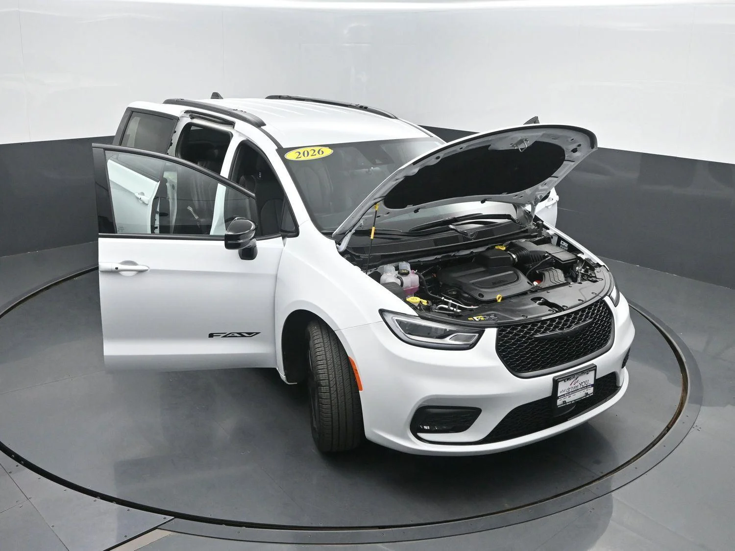 New 2026 Bright White Clear-Coat Exterior Paint Chrysler Select image 46