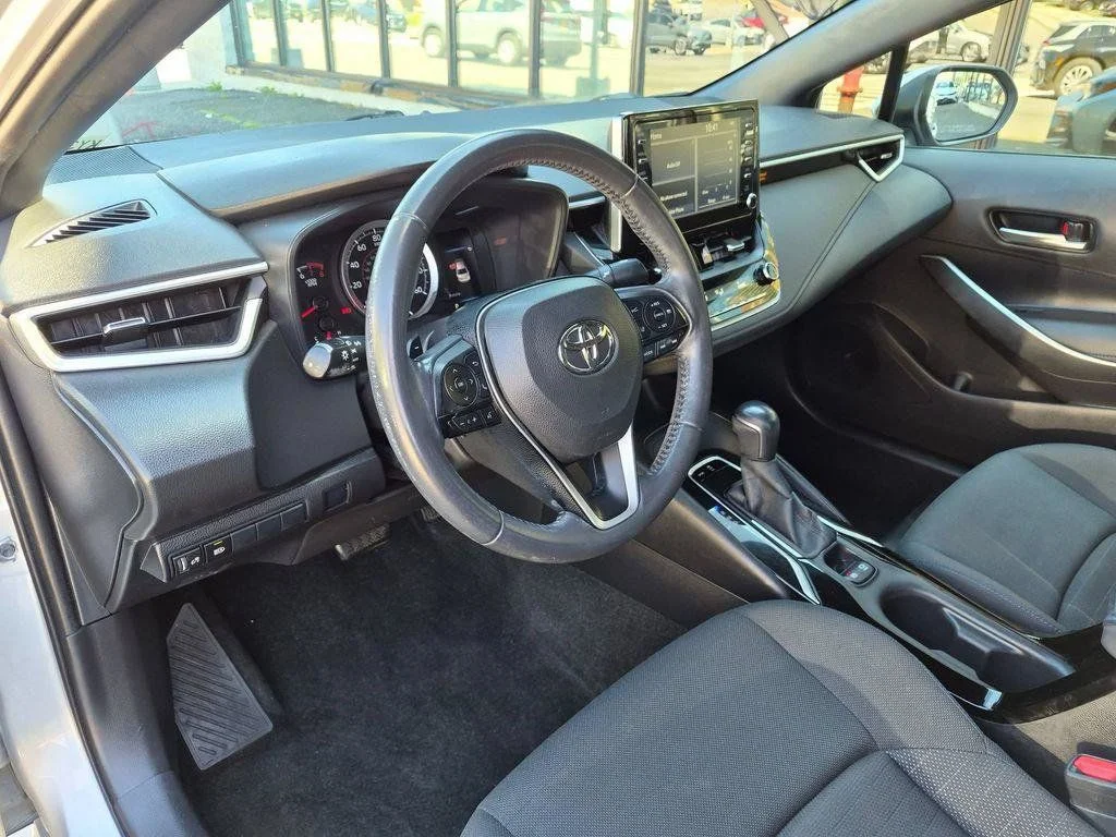 Used 2020 Silver Toyota SE image 12